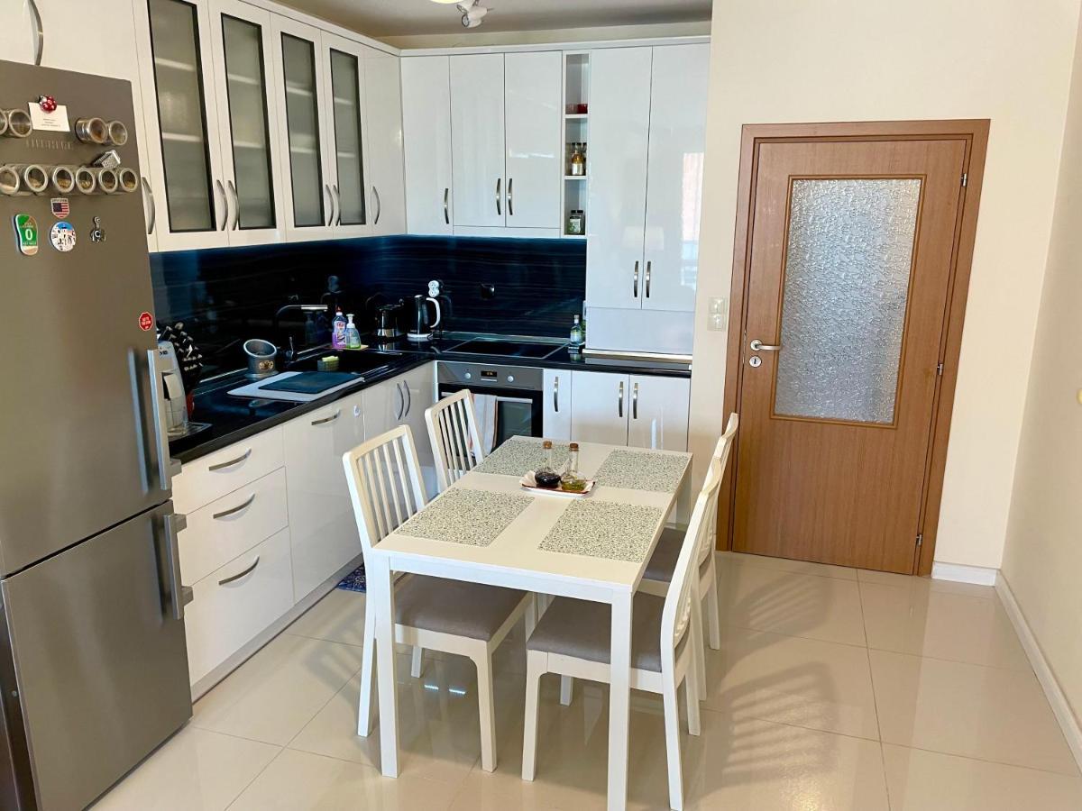 Astoria Apartment Велико Търново Екстериор снимка